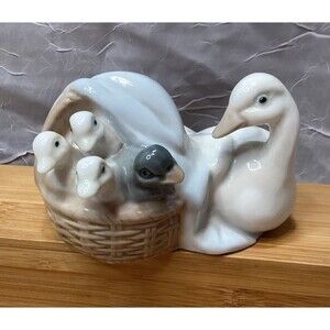 Dalia Porcelain Duck with Ducklings in a Basket Figure Vintage Made In Mexico